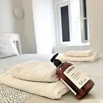 Large Apartment On Rua Augusta